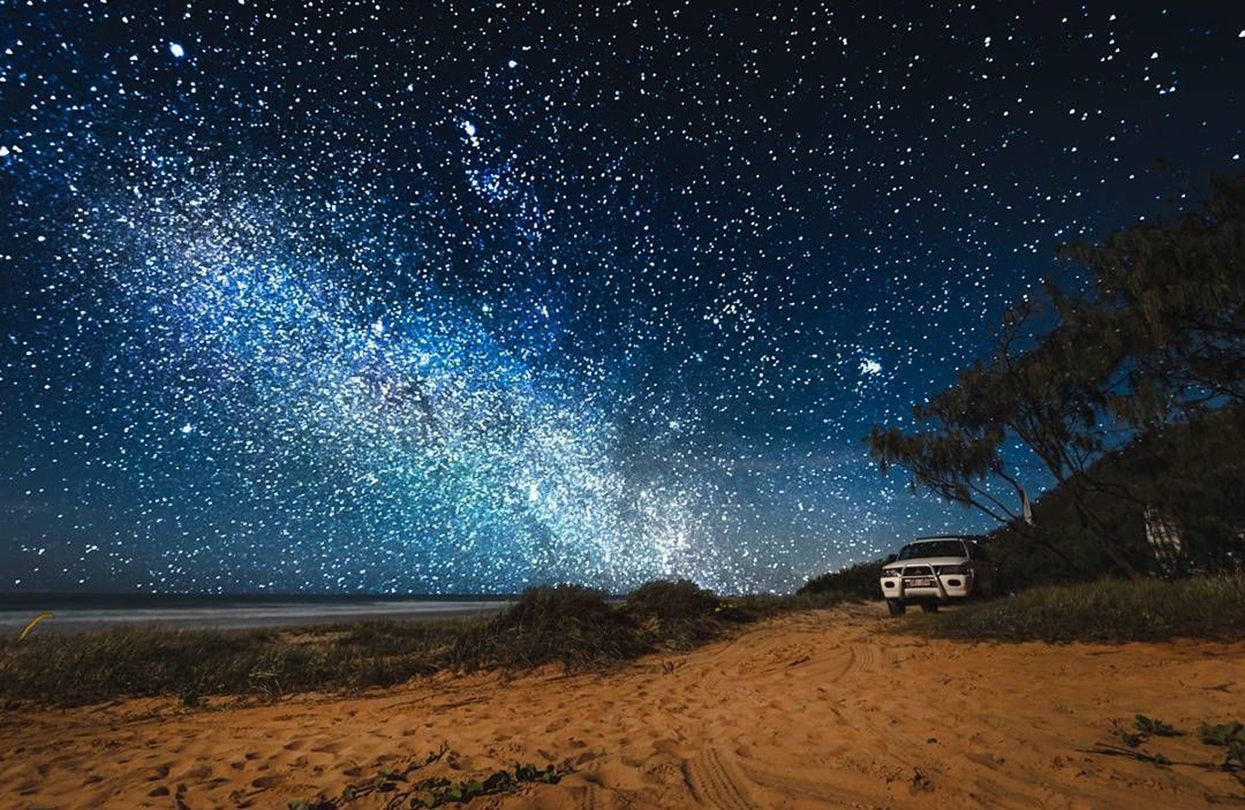 Kempování pod zářivými hvězdami slunečního pobřeží v Noosa North Shore, obrázek Australia.com