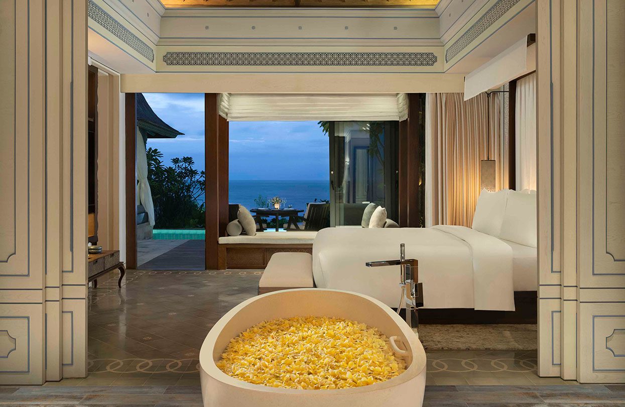 Jumeirah Bali Villa s výhledem na oceán z koupelny