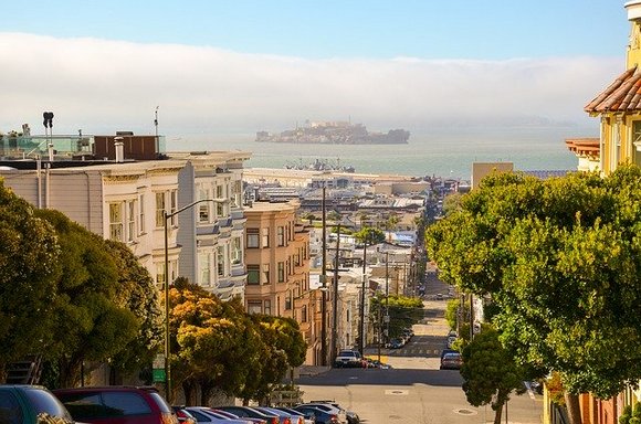 San Francisco se nachází na více než 50 kopcích, po kterých jsou pojmenovány některé čtvrti